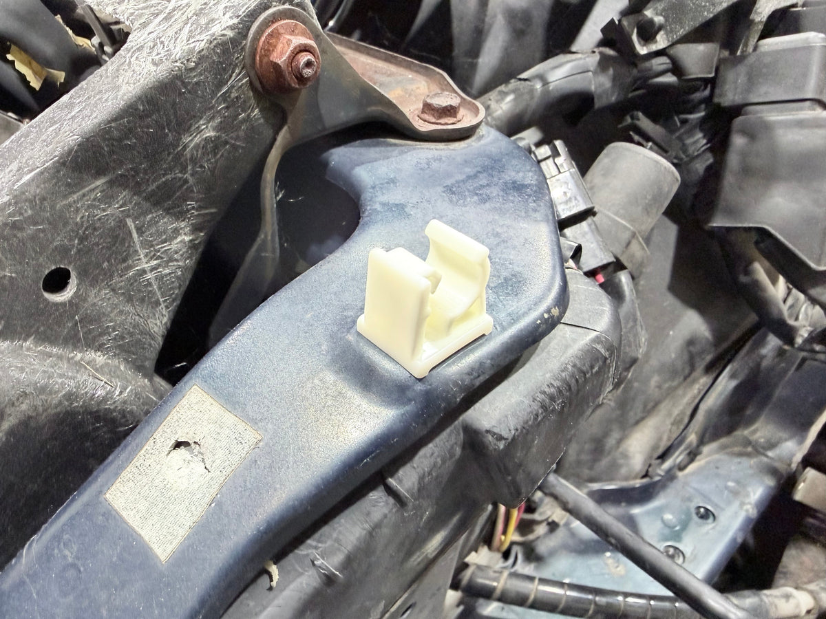 Mazda RX7 FD3S Hood Prop Rod Clip